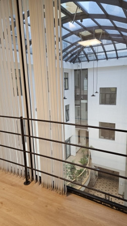 Biroja telpas labi uzturētā biroju ēkā Meierovica bulvārī 16, minūtes gājiena attālumā no Rīga - foto 5