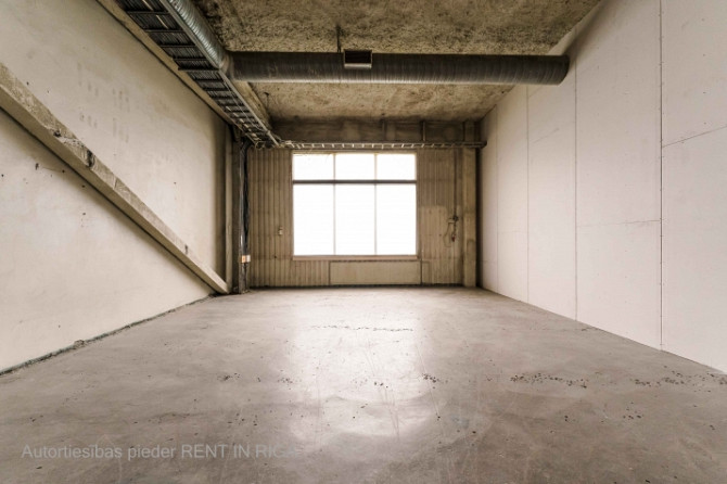 Heated production or warehouse premises on the 2nd floor.  3 or 4 separate adjacent rooms are availa Рига - изображение 11