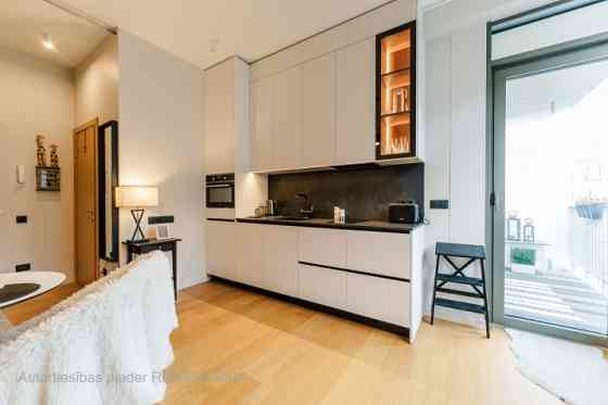 Stilīgs un mūsdienīgs dzīvoklis Rīgas centrā  Stabu iela 2A.  Šis dzīvoklis piedāvā aizraujošu panor Рига