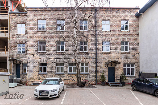 Pārdod mēbelētu divistabu dzīvokli 2017.gadā renovētā mūra namā, kas būvēts Rīga - foto 2