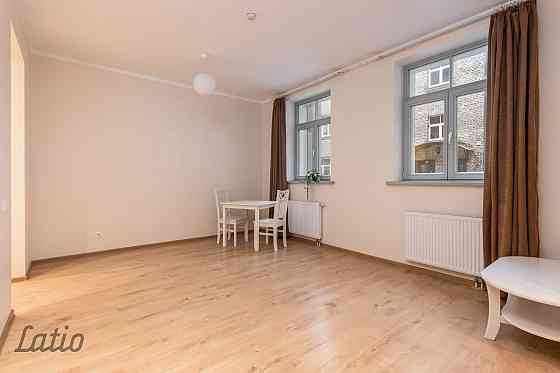 Pārdod divistabu dzīvokli jaunajā projektā (2021.g.) pie parka. Ēkai B energoefektivitātes klase, dz Рига