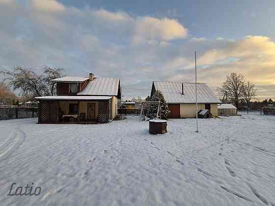 Pārdošanā nonācis īpašums Valkā, kas apvieno pilsētas ērtības ar lauku klusumu un zaļo mieru. Vasarn Валка и Валкский край