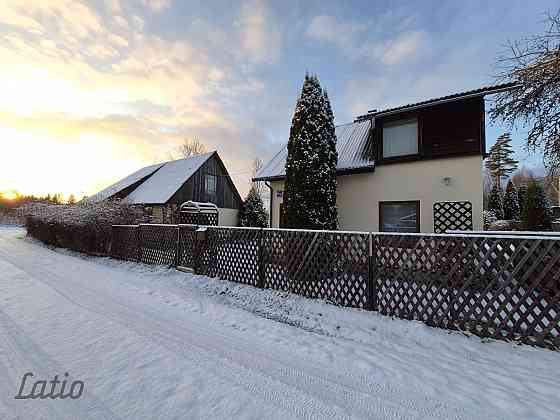 Pārdošanā nonācis īpašums Valkā, kas apvieno pilsētas ērtības ar lauku klusumu un zaļo mieru. Vasarn Валка и Валкский край