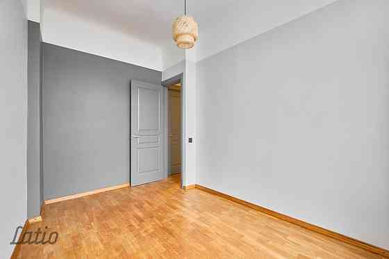 Saulains 3 istabu dzīvoklis, 62 kv. m, 6/6 st., kārtīga pirmskara māja pagalmā, remontēta kāpņu telp Рига