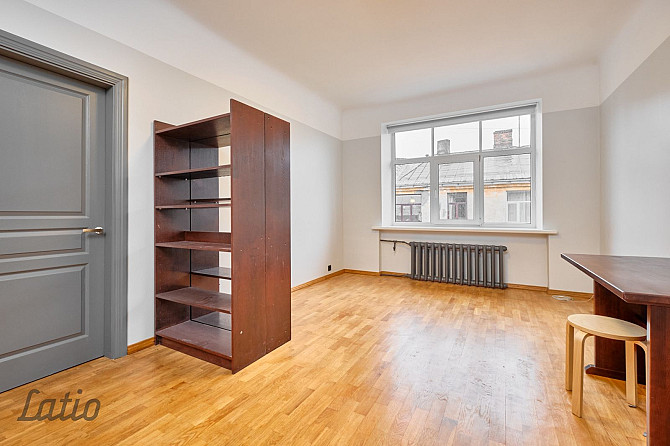 Saulains 3 istabu dzīvoklis, 62 kv. m, 6/6 st., kārtīga pirmskara māja pagalmā, remontēta kāpņu telp Рига - изображение 5