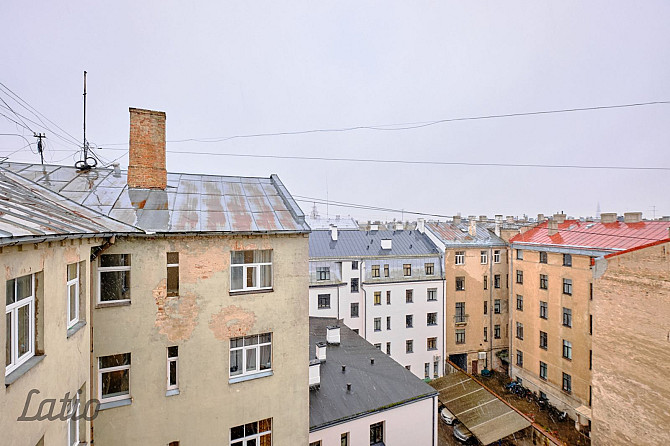 Saulains 3 istabu dzīvoklis, 62 kv. m, 6/6 st., kārtīga pirmskara māja pagalmā, remontēta kāpņu telp Рига - изображение 4