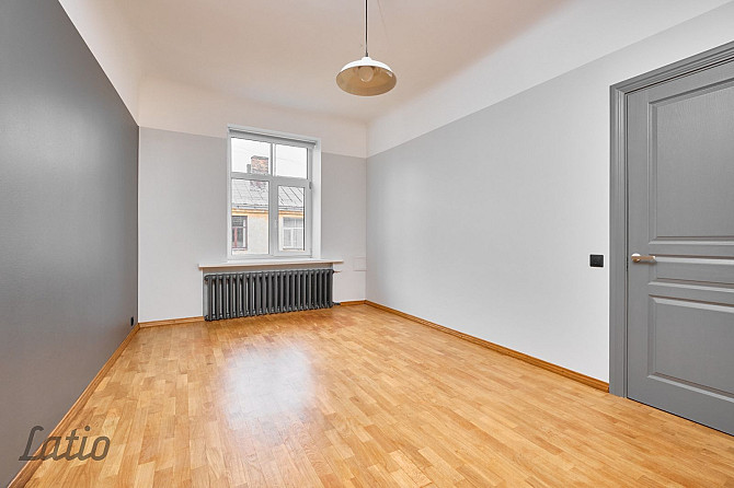 Saulains 3 istabu dzīvoklis, 62 kv. m, 6/6 st., kārtīga pirmskara māja pagalmā, remontēta kāpņu telp Рига - изображение 1