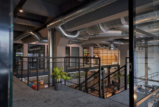 A modern, fully furnished and well-equipped office with a separate faade entrance. The premises are  Рига - изображение 3