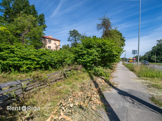 Zeme K. Ulmaņa gatves malā ar potenciālu piebrauktuvi no K. Ulmaņa gatves.   Adrese  Paltmales Rīga - foto 8