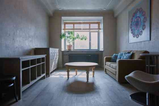 Īrei piedāvā lielisku dzīvokli cilvēkiem, kuri vēlas dzīvot estētiskā vidē. Mājīgs, kluss, silts un  Rīga