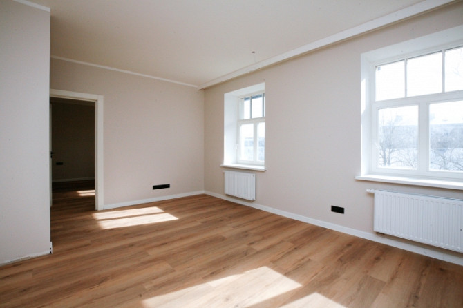 Mūsdienīgi dzīvokļi renovētā ēkā Āgenskalnā!  Trīs istabu divstāvīgs dzīvoklis Rīga - foto 3