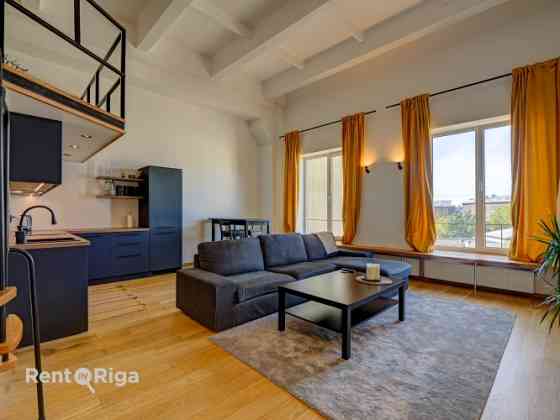 Продаётся элегантная двухуровневая студия!  Предлагается уникальная, недавно Rīga