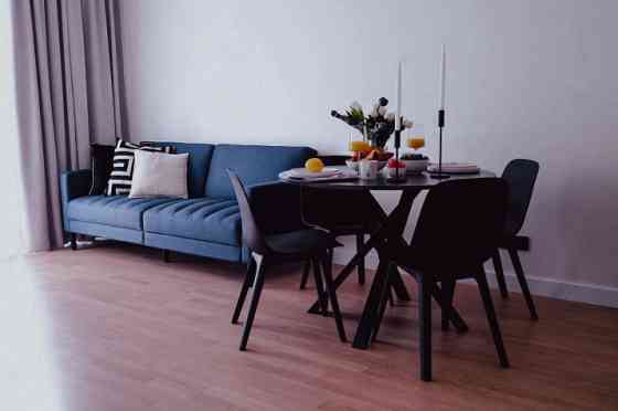 Izīrē 2 istabu dzīvokli Rīgas centrā!  Dzīvoklī ir viss nepieciešamais ikdienas ērtībām! Sākot ar ko Рига