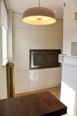 Tiek izīrēts izremontēts, gaišs un mājīgs jūgendstila dzīvoklis Skolas ielā - augstie griesti, divvi Rīga