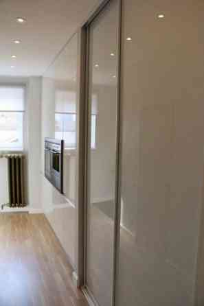 Tiek izīrēts izremontēts, gaišs un mājīgs jūgendstila dzīvoklis Skolas ielā - augstie griesti, divvi Rīga