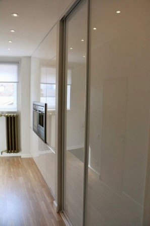 Tiek izīrēts izremontēts, gaišs un mājīgs jūgendstila dzīvoklis Skolas ielā - augstie griesti, divvi Рига - изображение 6