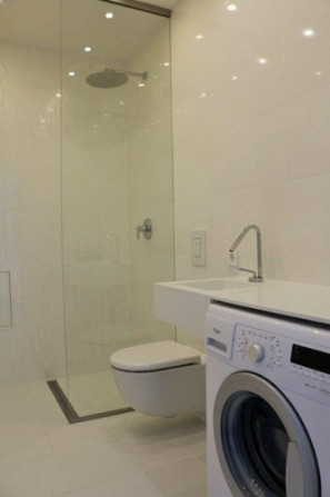 Tiek izīrēts izremontēts, gaišs un mājīgs jūgendstila dzīvoklis Skolas ielā - augstie griesti, divvi Рига - изображение 9