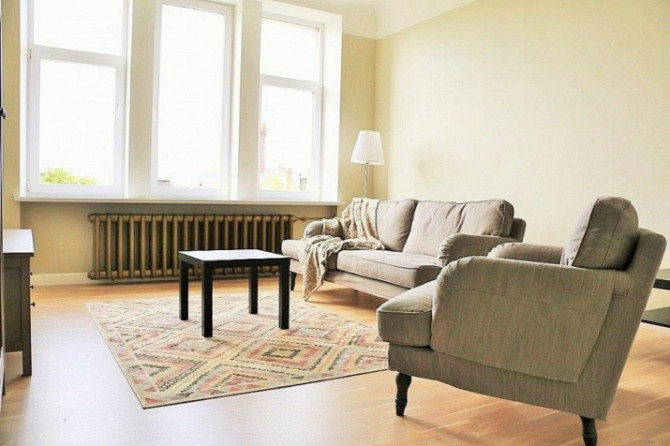 Tiek izīrēts izremontēts, gaišs un mājīgs jūgendstila dzīvoklis Skolas ielā - augstie griesti, divvi Рига - изображение 3