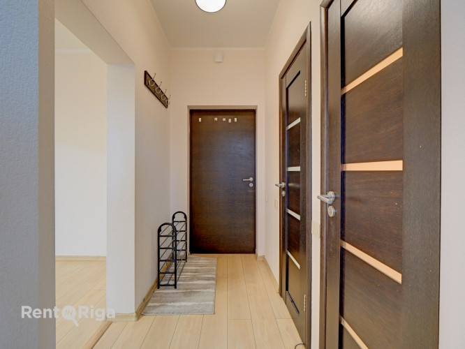 Tiek izīrēts divistabu dzīvoklis centrā sakārtota nama 3. stāvā. Dzīvoklī ir atsevišķa Rīga - foto 5