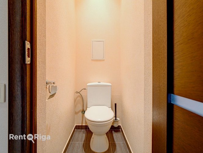 Tiek izīrēts divistabu dzīvoklis centrā sakārtota nama 3. stāvā. Dzīvoklī ir atsevišķa Rīga - foto 6