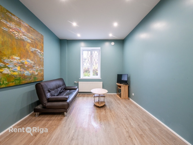 Pārdod 2istabu dzīvokli Rīgas centrā!  Iekļauta autostāvvieta slēgtā pagalmā  iebraukšana Rīga - foto 2