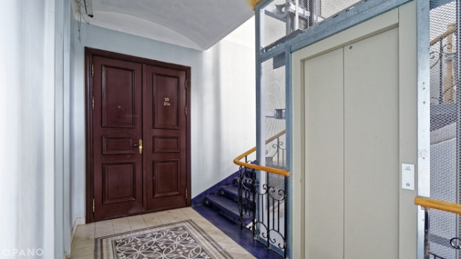 Izīrēšanai tiek piedāvāts kluss, gaišs un ļoti patīkams dzīvoklis renovētā pirmskara Rīga - foto 8