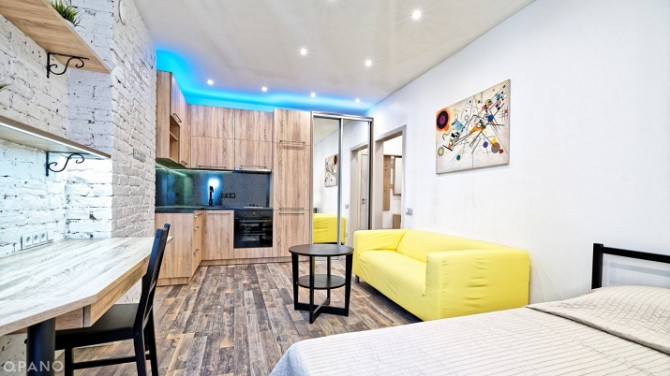 Izīrēšanai tiek piedāvāts kluss, gaišs un ļoti patīkams dzīvoklis renovētā pirmskara Rīga - foto 3