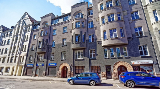 Izīrēšanai tiek piedāvāts kluss, gaišs un ļoti patīkams dzīvoklis renovētā pirmskara Rīga - foto 1