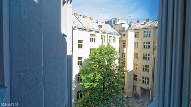 Izīrēšanai tiek piedāvāts kluss, gaišs un ļoti patīkams dzīvoklis renovētā pirmskara Rīga - foto 9