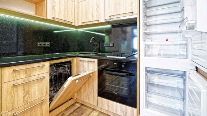 Izīrēšanai tiek piedāvāts kluss, gaišs un ļoti patīkams dzīvoklis renovētā pirmskara Rīga - foto 5