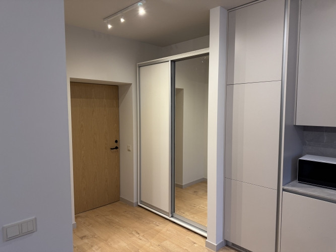 Izīrē pilnībā renovētu 2 istabu dzīvokli!  Ēka ir tikusi pilnībā renovēta- jauns jumts, Rīga - foto 6