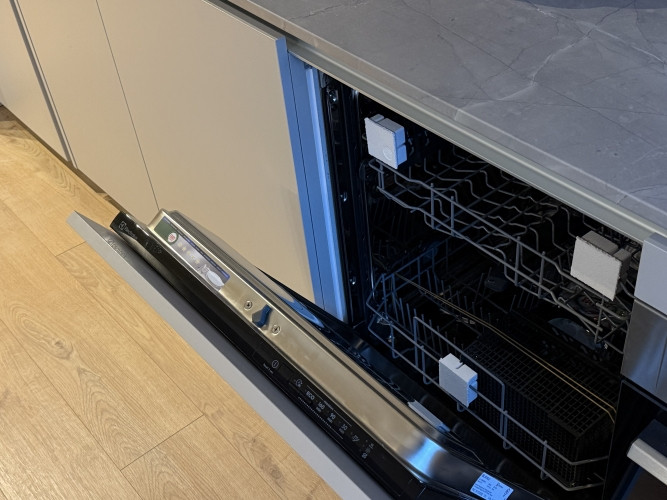 Izīrē pilnībā renovētu 2 istabu dzīvokli!  Ēka ir tikusi pilnībā renovēta- jauns jumts, Rīga - foto 5