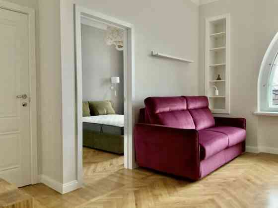 Ekskluzīvs 2-istabu dzīvoklis Bibliotēkas nama ēkā.  Gaišs dzīvoklis ar balkonu un izcilu skatu uz V Rīga