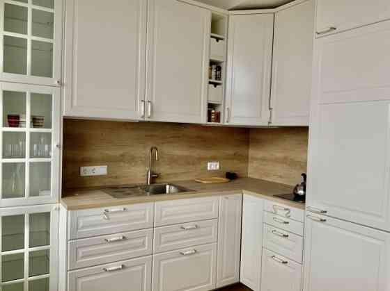 Ekskluzīvs 2-istabu dzīvoklis Bibliotēkas nama ēkā.  Gaišs dzīvoklis ar balkonu un izcilu skatu uz V Rīga