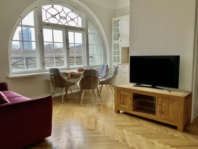 Ekskluzīvs 2-istabu dzīvoklis Bibliotēkas nama ēkā.  Gaišs dzīvoklis ar balkonu un izcilu Rīga - foto 2