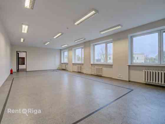 Комплекс школы по адресу ул. Лачплеша 106 предлагается к покупке.  Состав Рига