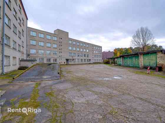 Комплекс школы по адресу ул. Лачплеша 106 предлагается к покупке.  Состав Рига