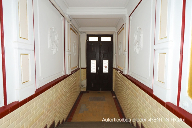 Ilgtermiņa īrei tiek piedāvāts plašs 2 istabu dzīvoklis ar izolētām istabām ar atsevišķu Rīga - foto 9