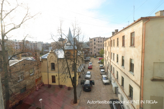 Ilgtermiņa īrei tiek piedāvāts plašs 2 istabu dzīvoklis ar izolētām istabām ar atsevišķu Rīga - foto 8