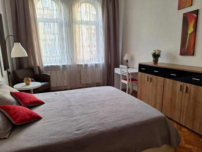 Ilgtermiņa īrei tiek piedāvāts plašs 2 istabu dzīvoklis ar izolētām istabām ar atsevišķu Rīga - foto 2