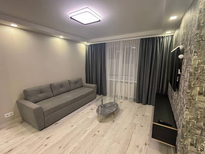 Izīrē gaišu, kvalitatīvi labiekārtotu dzīvokli Klīversalā, līdzās Latvijas Nacionālajai Rīga - foto 1