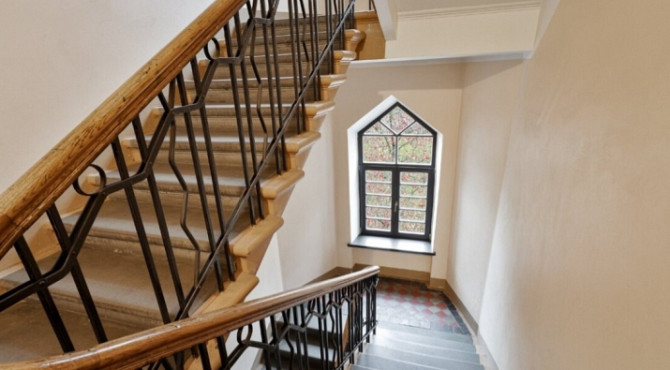 Divu izolētu istabu dzīvoklis ar balkonu un autostāvvietu.  Dzīvoklis ir pilnībā mēbelēts Rīga - foto 8