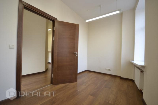 1. stāvs, atsevišķa ieeja, kā arī paceļamie vārti preču piegādei, lieli skatlogi, kvalitatīvi izremo Рига - изображение 20