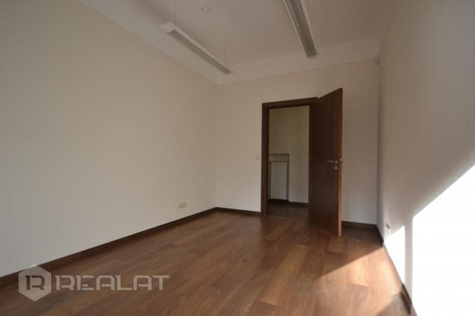 1. stāvs, atsevišķa ieeja, kā arī paceļamie vārti preču piegādei, lieli skatlogi, kvalitatīvi izremo Рига - изображение 19