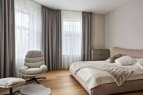 Izīrē ilgtermiņā pilnīgi jaunu 43.7 m2 plašu studijas tipa dzīvokli Klusajā centrā Dzirnavu ielā 17. Рига