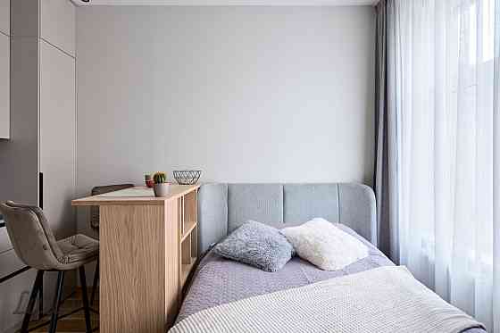 Izīrē ilgtermiņā pilnīgi jaunu 21.4 m2 plašu studijas tipa dzīvokli Klusajā centrā Dzirnavu ielā 17. Рига