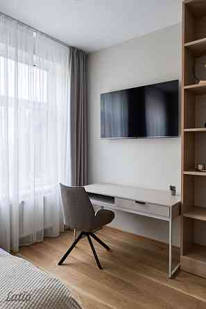 Izīrē ilgtermiņā pilnīgi jaunu 21.4 m2 plašu studijas tipa dzīvokli Klusajā centrā Dzirnavu ielā 17. Рига
