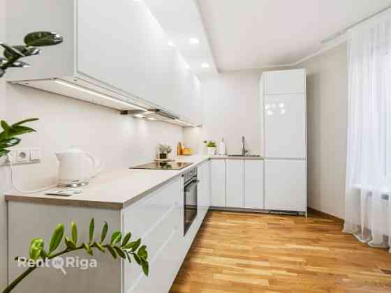 Новая трёхкомнатная квартира с окнами на юго-восток. Полностью оборудованная Рига