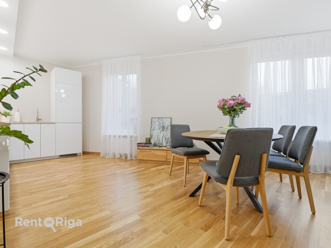 Новая трёхкомнатная квартира с окнами на юго-восток. Полностью оборудованная Рига - изображение 2