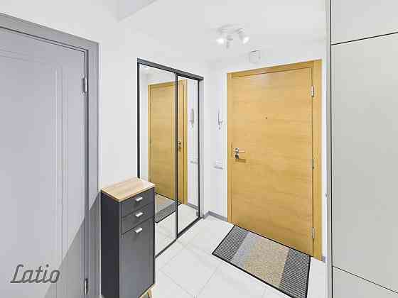 Izīrējas gaišs, moderni iekārtots 3istabu dzīvoklis renovētā ēkā Ernestīnes ielā, pašā Āgenskalna si Рига